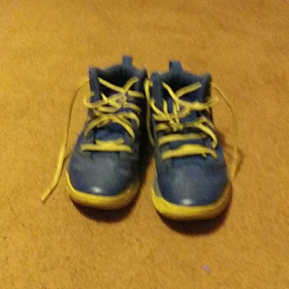 Under armour shoes - Picture 2 of 3